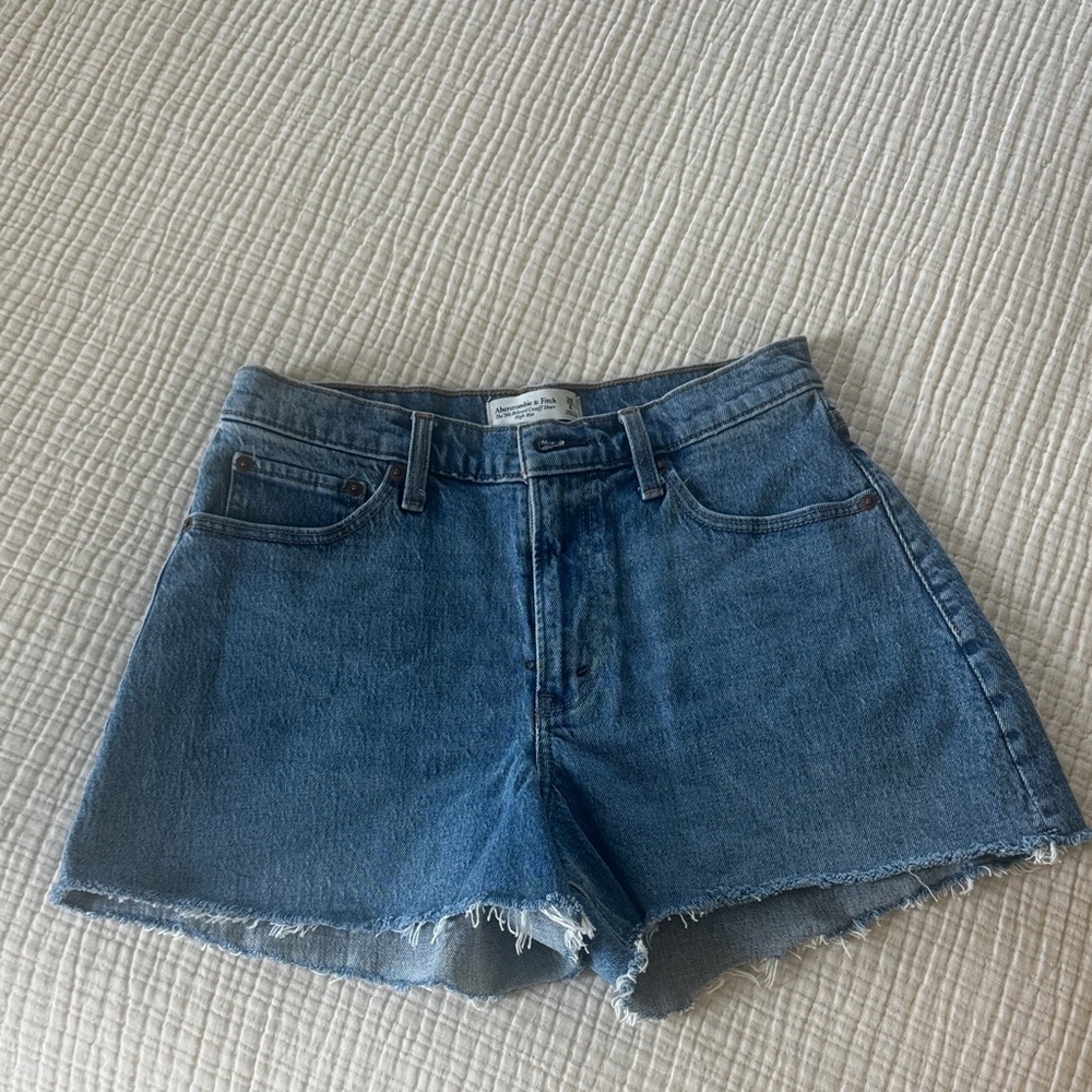 AF Curve Love 90s relaxed cutoff short